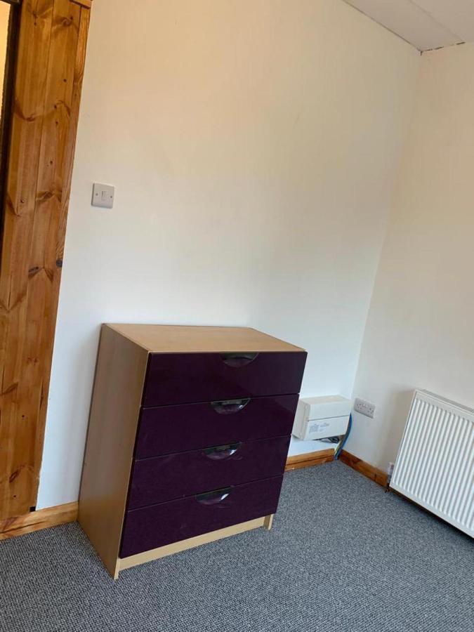 דירות Stoke-on-Trent One Lovely Apartmt 1 Double & 2 Camp Beds מראה חיצוני תמונה